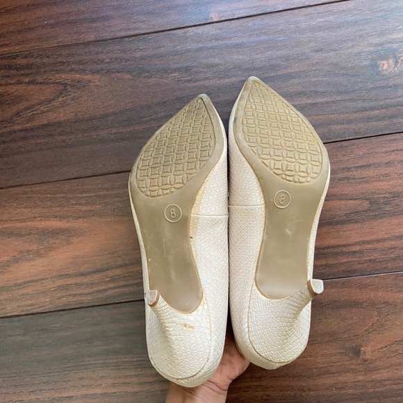 Cream MERONA Closed Pointed Toes Snake Print Size 8 - Picture 2 of 7